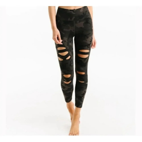 Zyia Forest Luxe Camo Slash 7/8 - 24” Leggings Size 12 - Picture 1 of 6